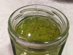 Pesto com cobertura de azeite